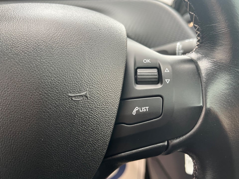 Peugeot 208 1,6 BlueHDi 100 Allure Sky 5d