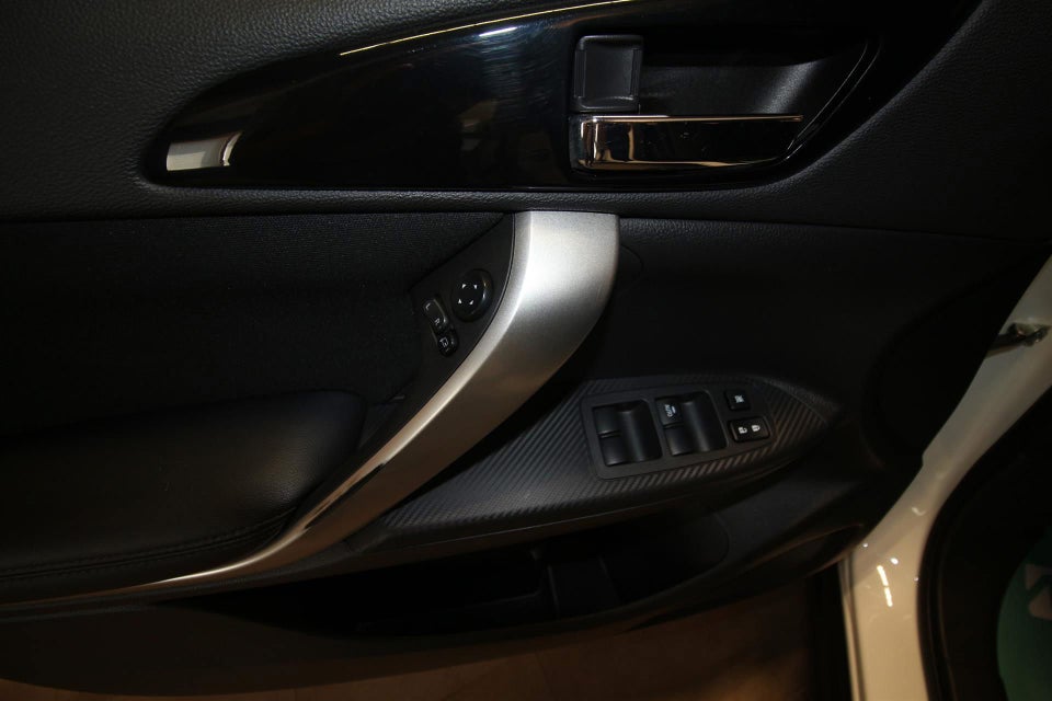 Mitsubishi Eclipse Cross 2,4 PHEV Intense CVT 4WD 5d