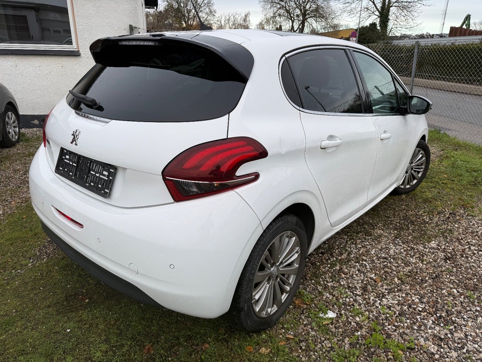 Peugeot 208 1,5 BlueHDi 100 Allure Sky 5d