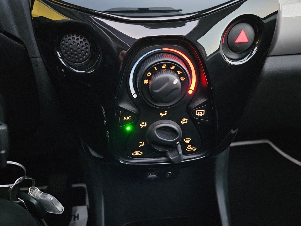 Toyota Aygo 1,0 VVT-i x-wave Sky 5d