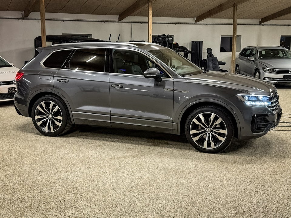 VW Touareg 3,0 TDi 286 R-line aut. 4Motion 5d