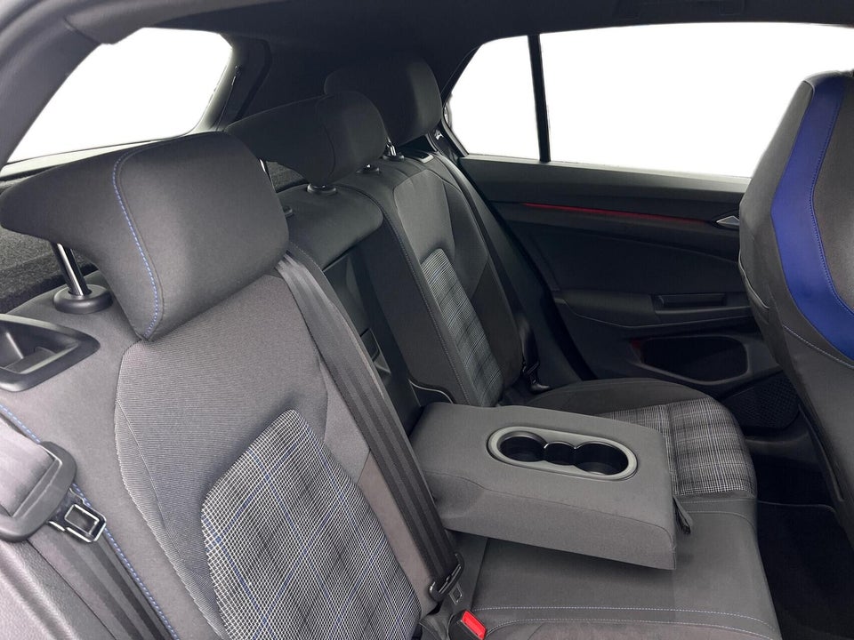 VW Golf VIII 1,4 GTE DSG 5d