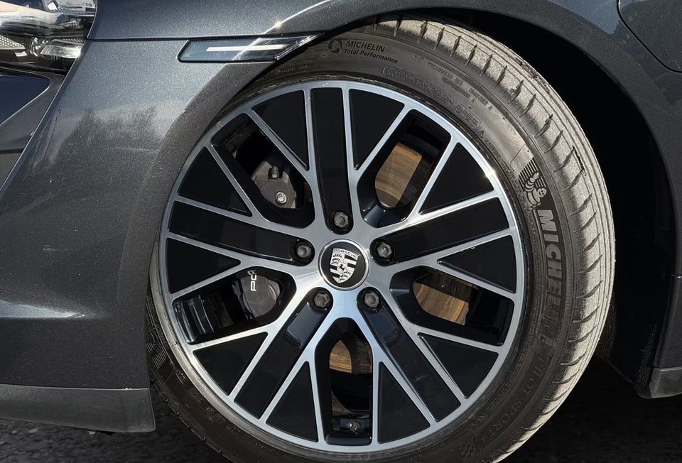 Porsche Taycan Performance+ 4d