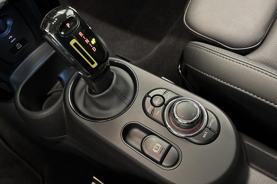 MINI Cooper SE Classic Trim 3d