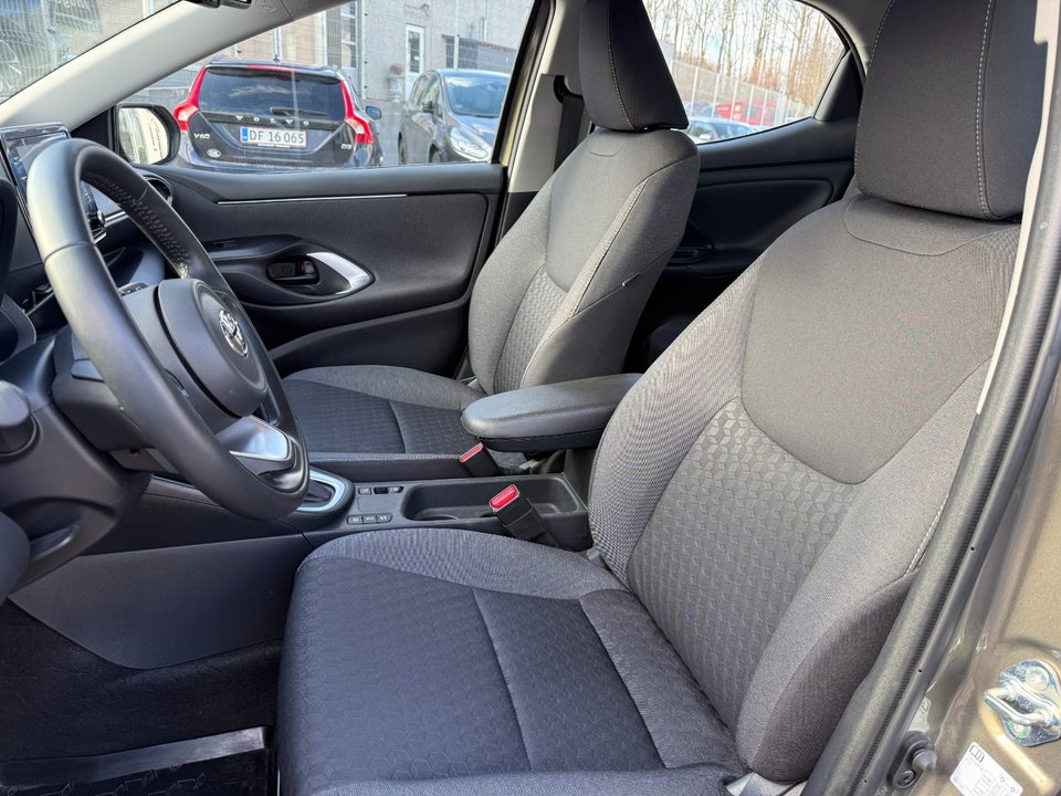 Toyota Yaris 1,5 Hybrid Active Tech+ Design e-CVT 5d