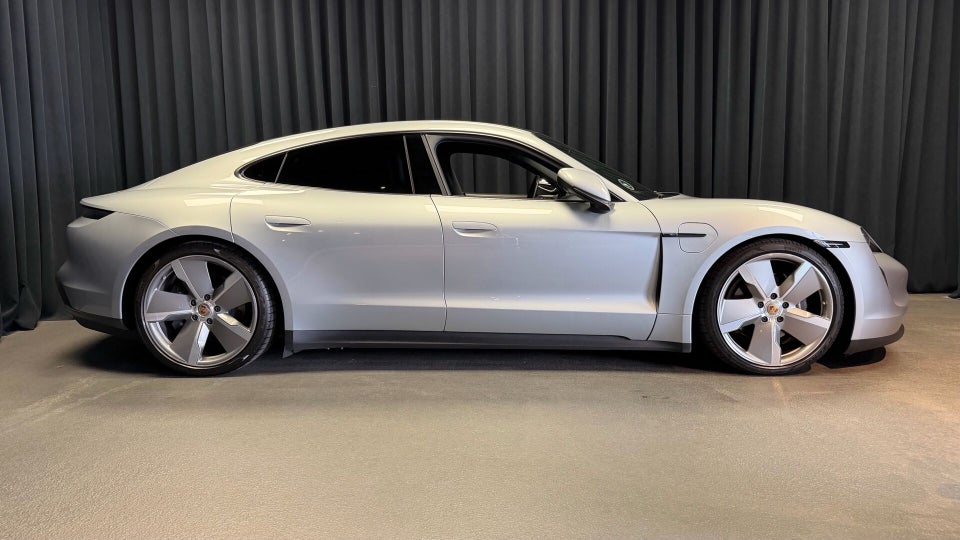 Porsche Taycan Performance+ 4d