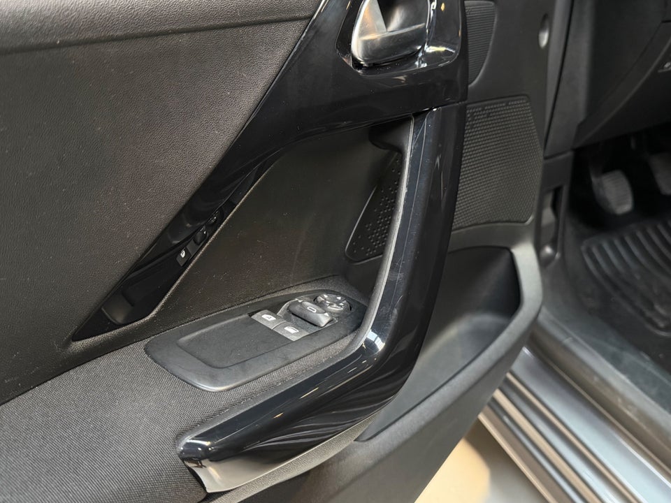 Peugeot 208 1,2 PureTech 82 Envy 5d