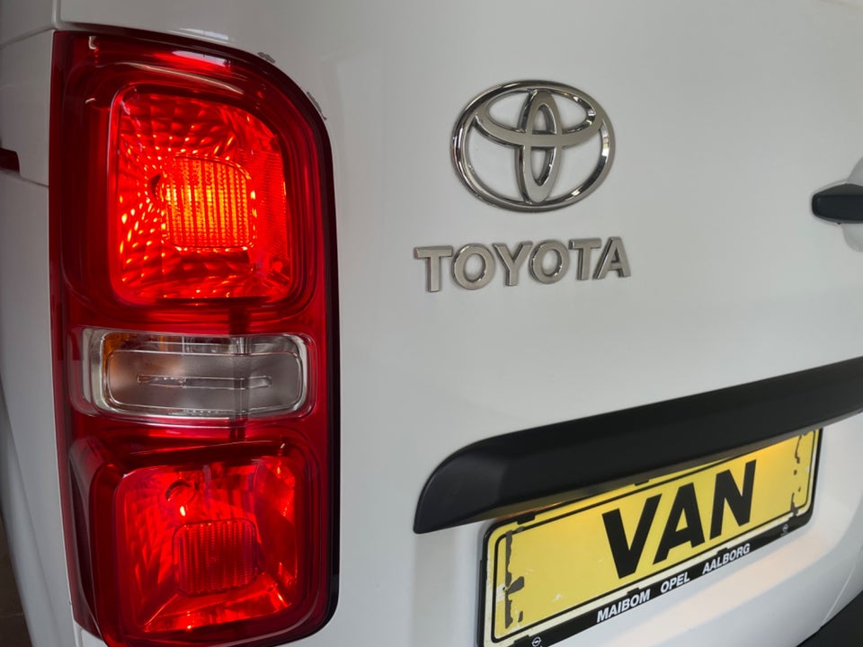 Toyota ProAce 2,0 D 122 Medium Comfort Master aut. 5d