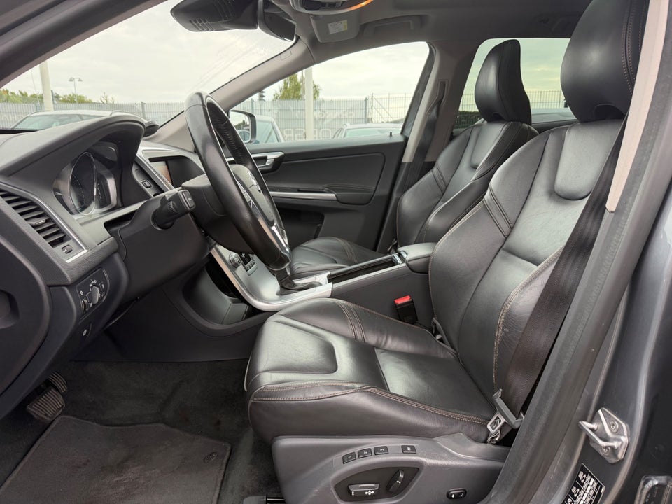 Volvo XC60 2,4 D4 190 Summum aut. AWD 5d