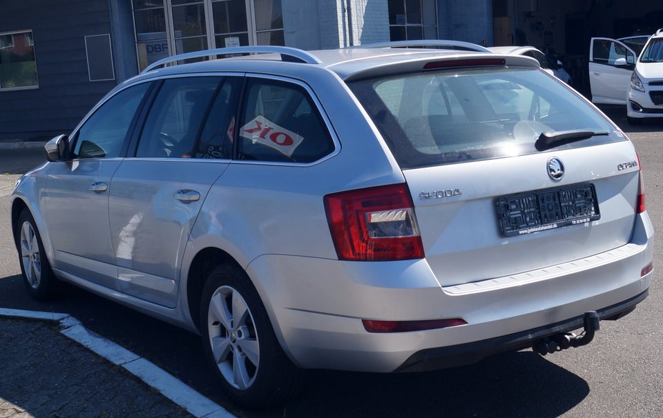 Skoda Octavia 2,0 TDi 150 Elegance Combi DSG 5d