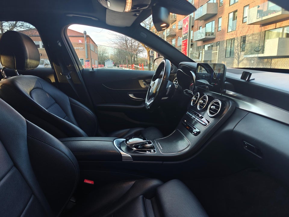 Mercedes C220 d 2,2 AMG Line stc. aut. 5d