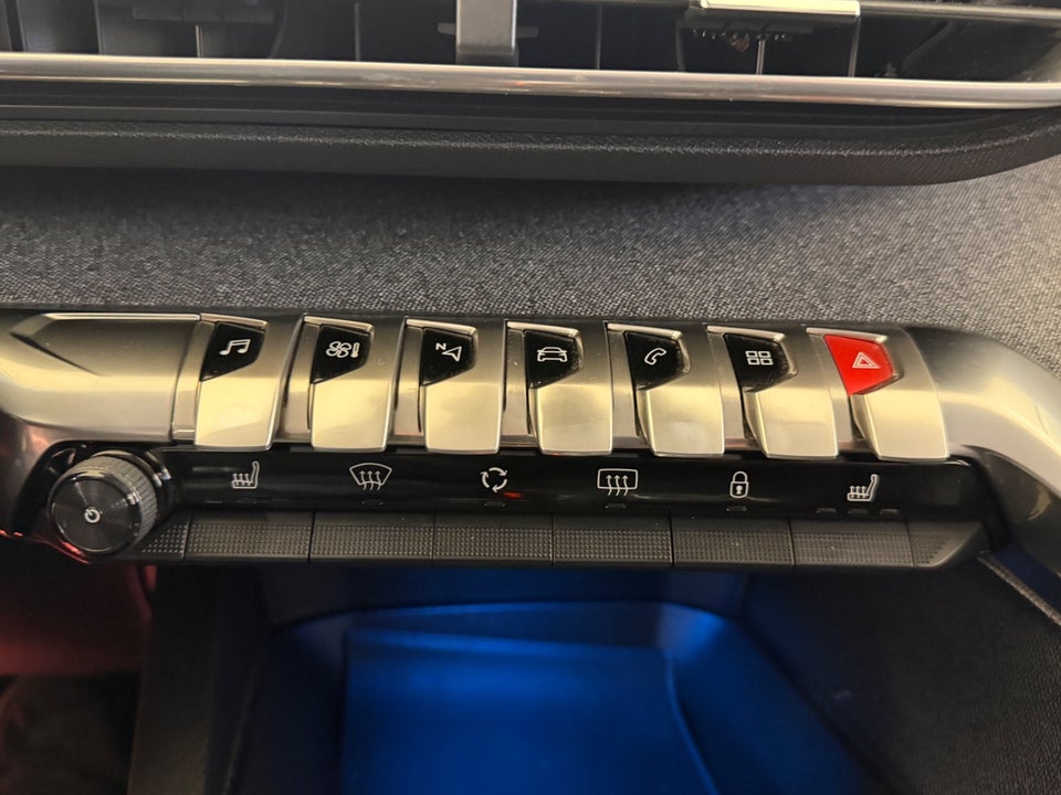 Peugeot 3008 1,2 e-THP 130 Allure EAT6 5d