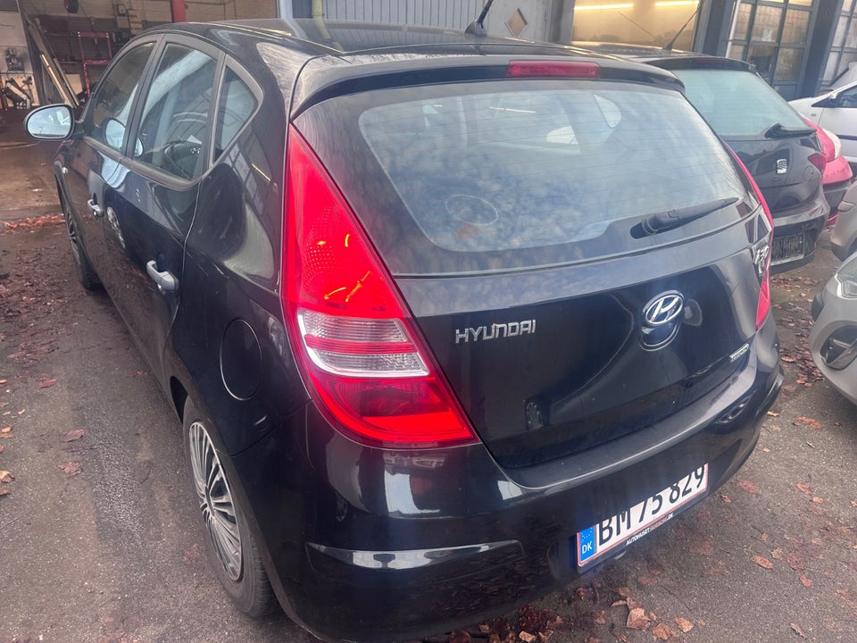 Hyundai i30 1,6 CRDi 90 Blue Drive CW 5d