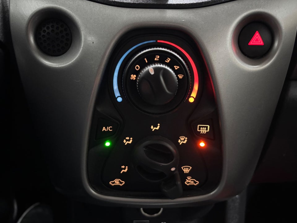 Toyota Aygo 1,0 VVT-i x-play 5d