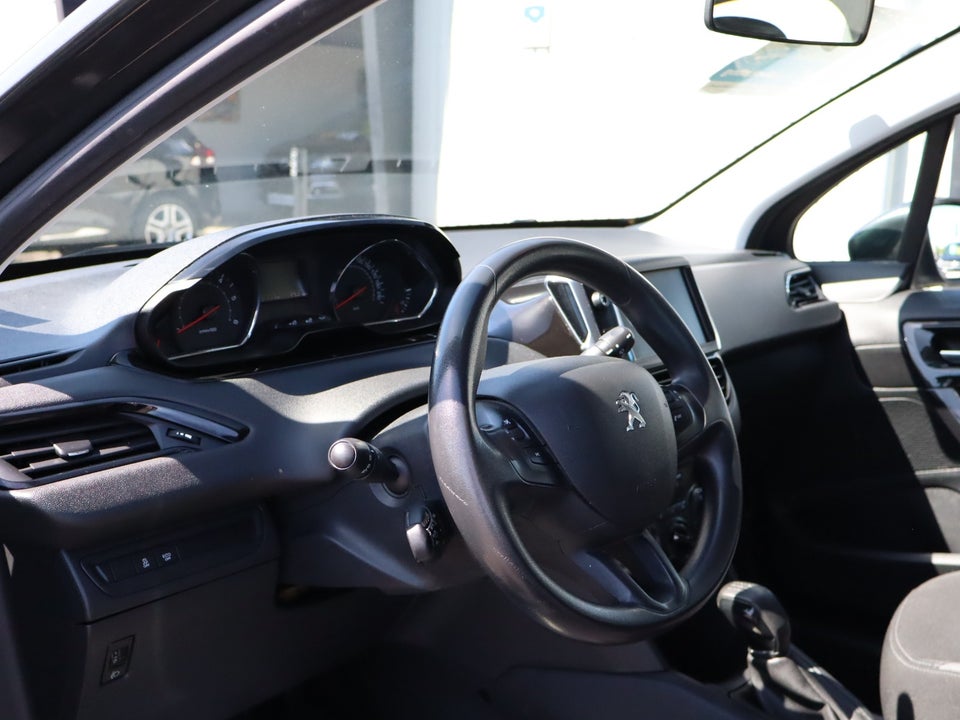 Peugeot 208 1,6 e-HDi 92 Allure Sky 5d