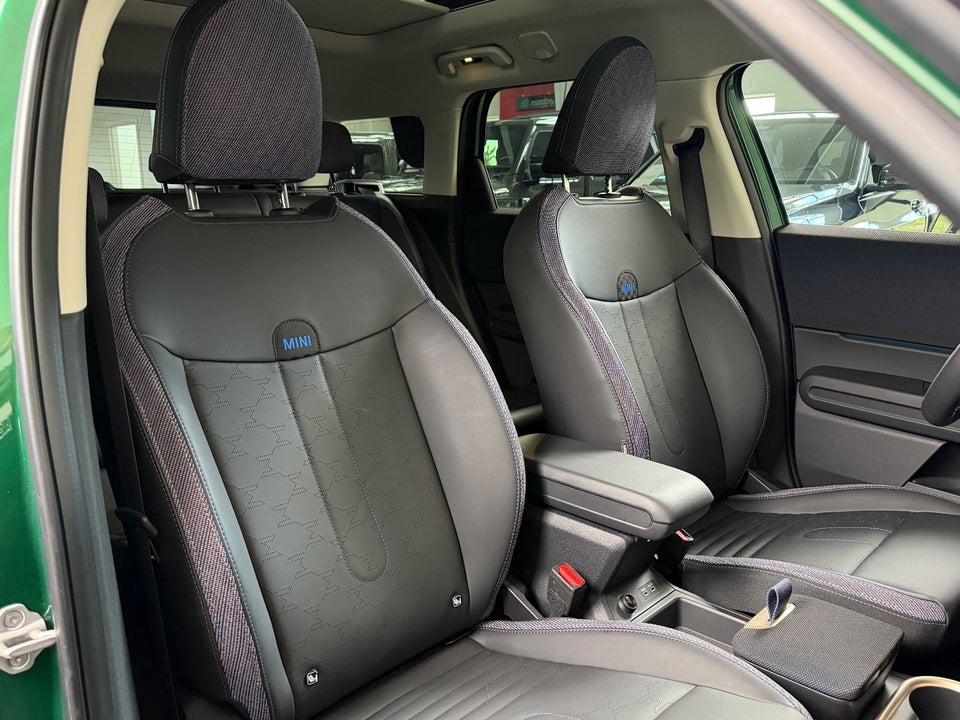 MINI Countryman E Essential Trim XS 5d