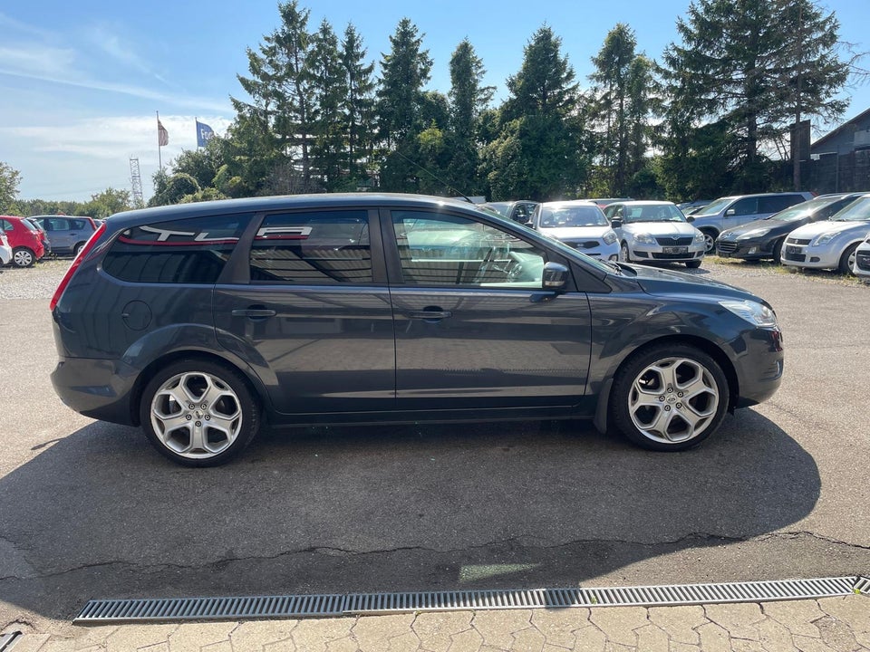 Ford Focus 1,6 Titanium 5d