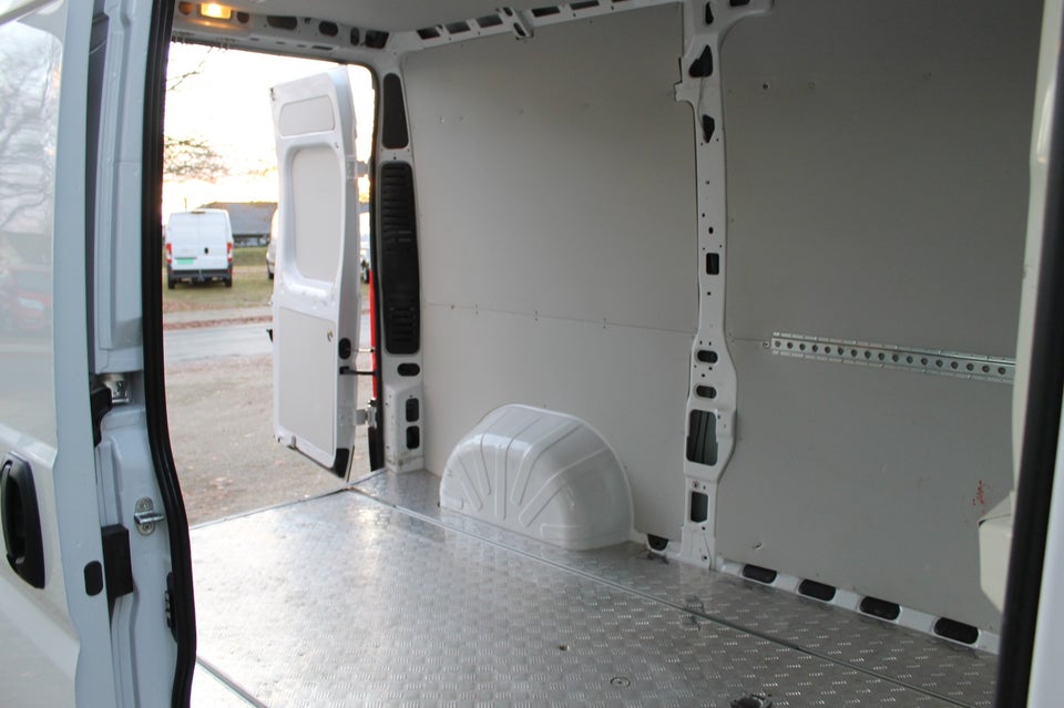 Peugeot Boxer 335 2,2 BlueHDi 165 L2H2 Premium