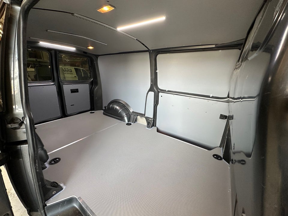 VW Transporter 2,0 TDi 114 Kassevogn lang BMT