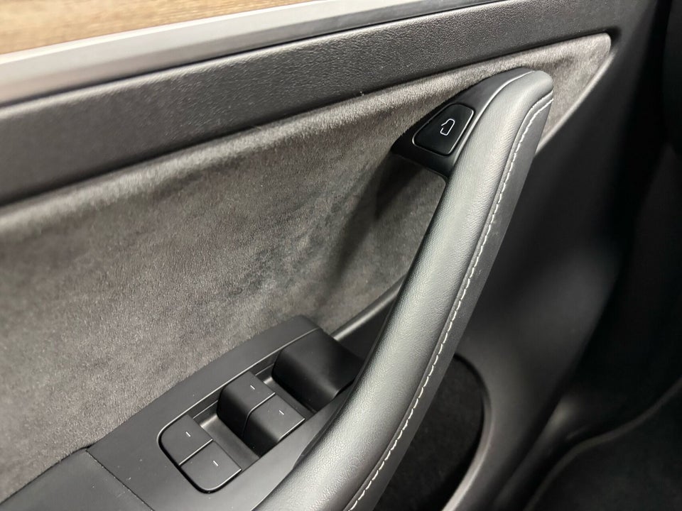 Tesla Model Y Long Range AWD 5d