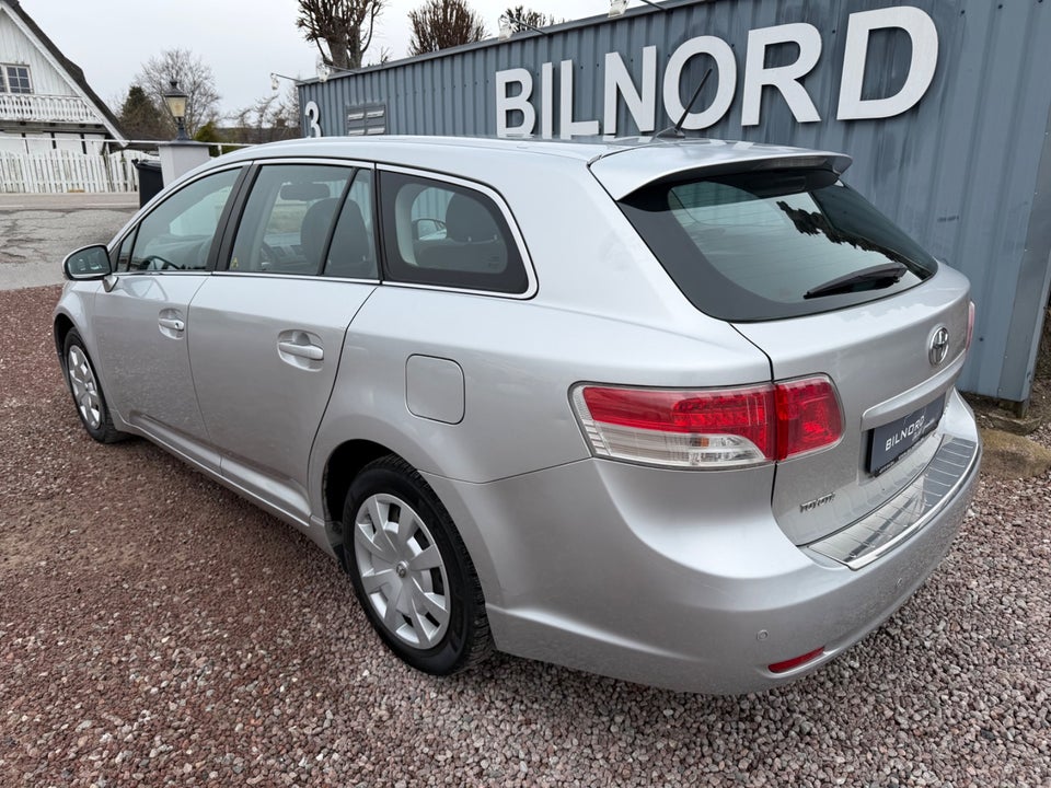 Toyota Avensis 1,8 VVT-i T2 stc. E-CVT 5d