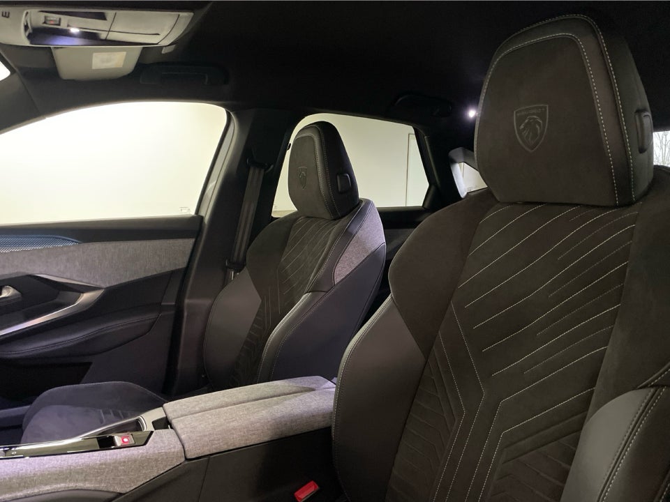 Peugeot e-3008 77 GT Pack 5d