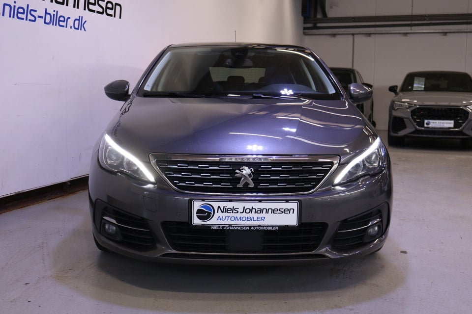 Peugeot 308 1,5 BlueHDi 130 Selection Sky 5d