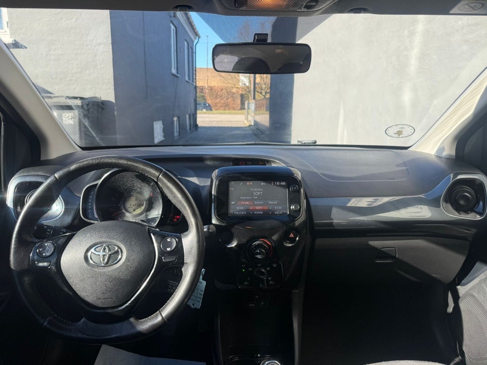 Toyota Aygo 1,0 VVT-i x-wave Sky 5d