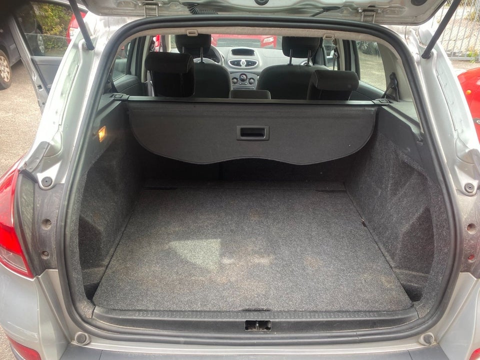 Renault Clio III 1,2 16V Avantage Sport Tourer 5d