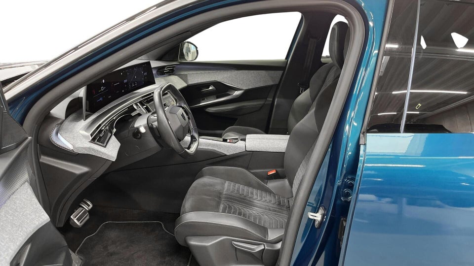 Peugeot e-3008 77 GT 5d