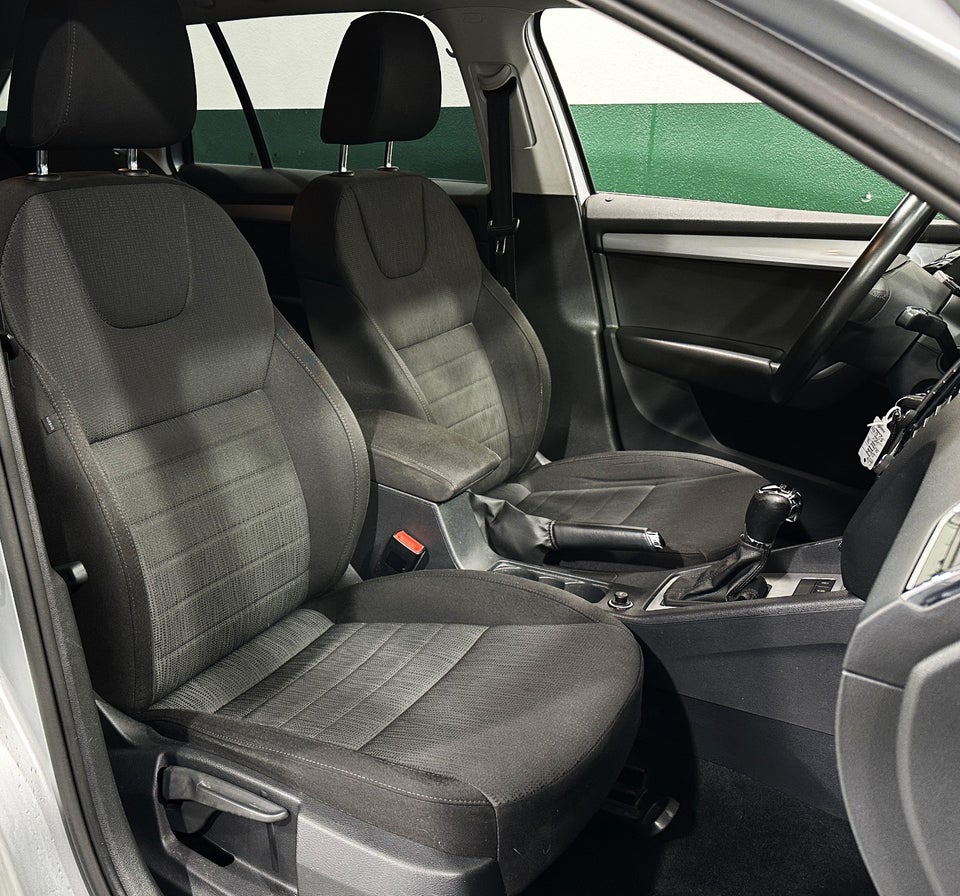 Skoda Octavia 1,6 TDi 110 Style Combi DSG 5d