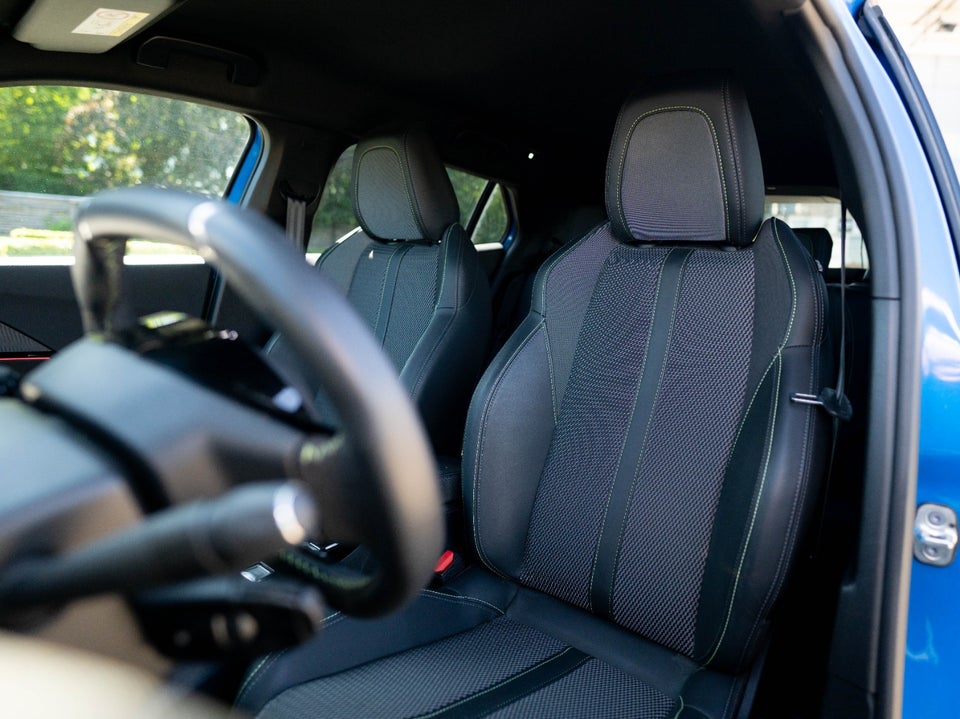 Peugeot e-2008 54 GT 5d