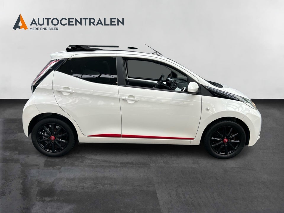 Toyota Aygo 1,0 VVT-i x-wave Sky 5d