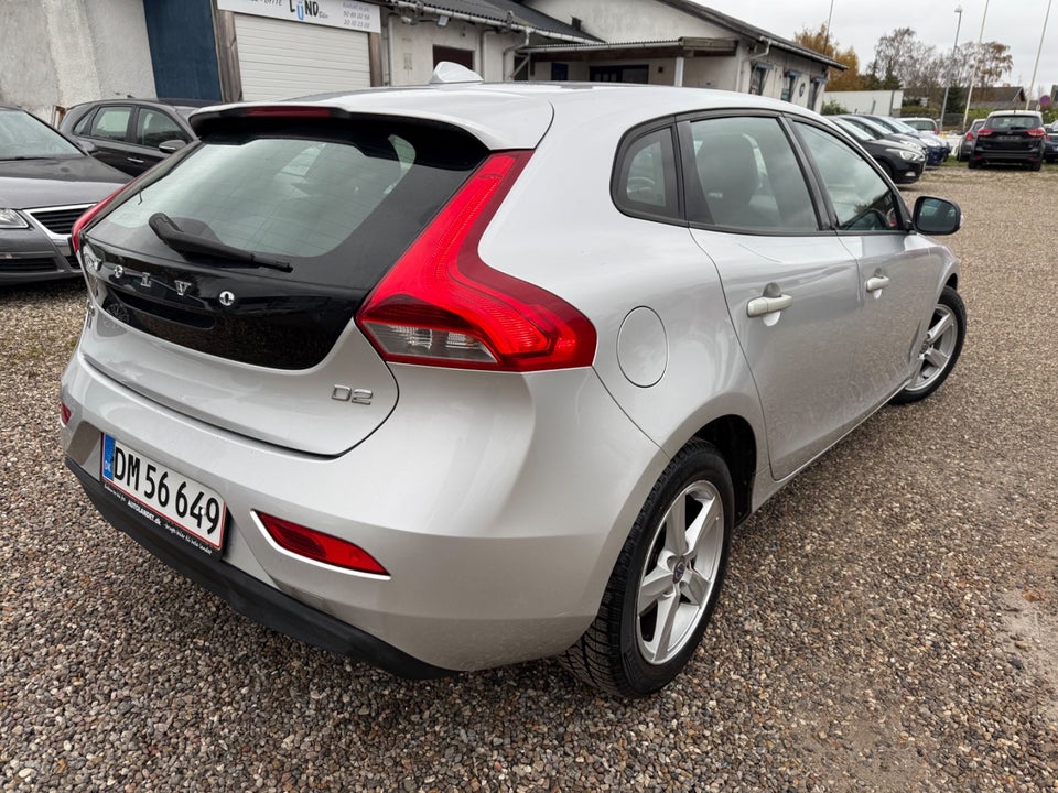 Volvo V40 1,6 D2 115 Momentum Drive-E 5d