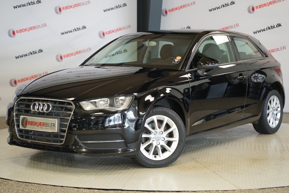 Audi A3 1,6 TDi 110 Attraction 3d