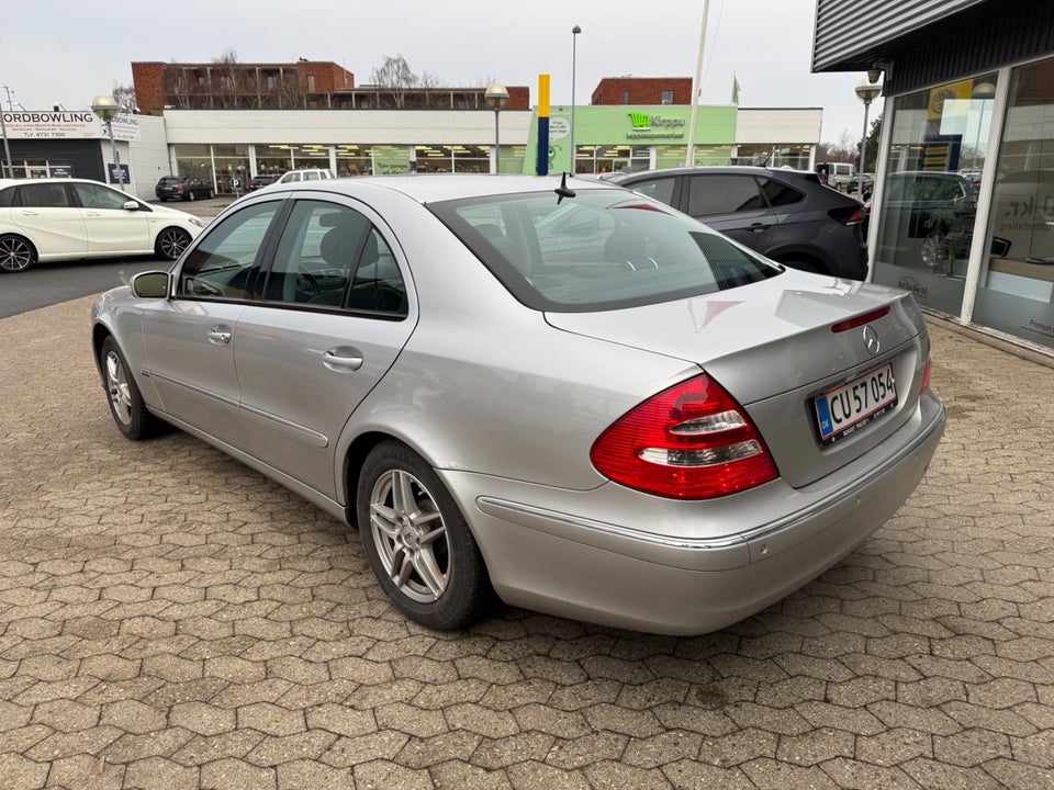 Mercedes E240 2,6 Elegance aut. 4d