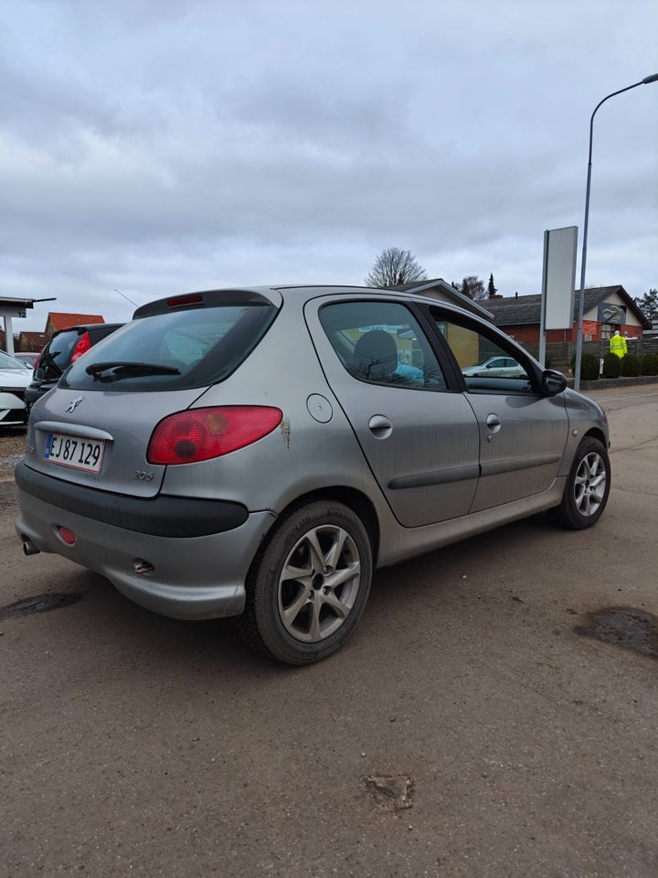 Peugeot 206 1,6 XT 5d