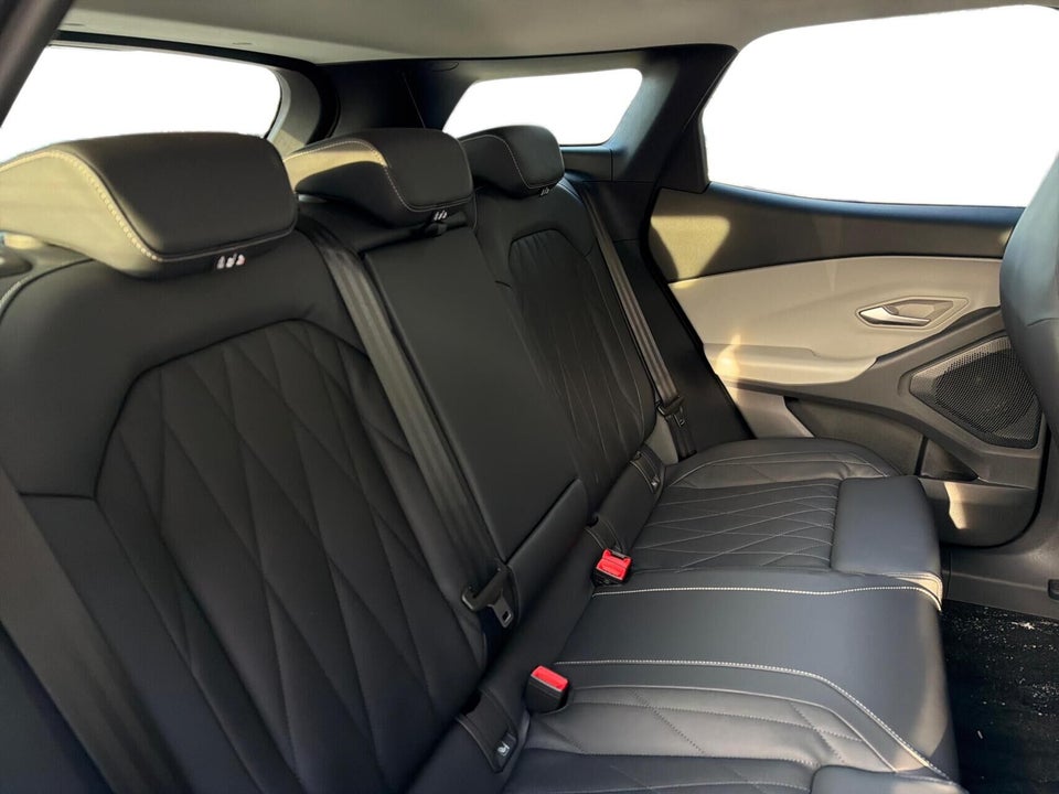 Ford Explorer 82 Premium Extended Range 5d