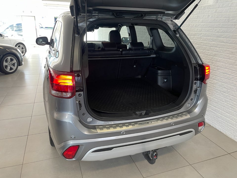 Mitsubishi Outlander 2,4 PHEV Instyle CVT 4WD 5d