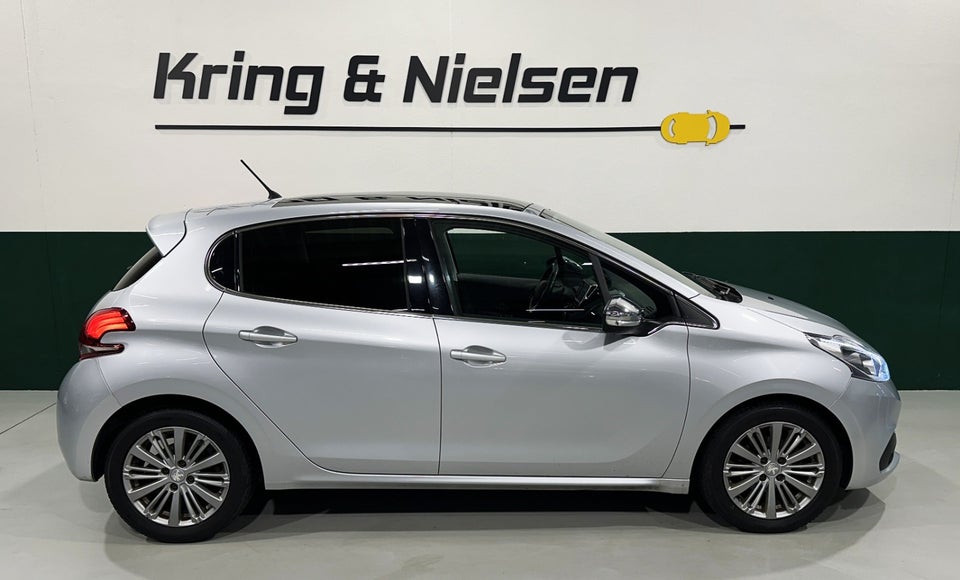 Peugeot 208 1,6 BlueHDi 100 Allure Sky 5d