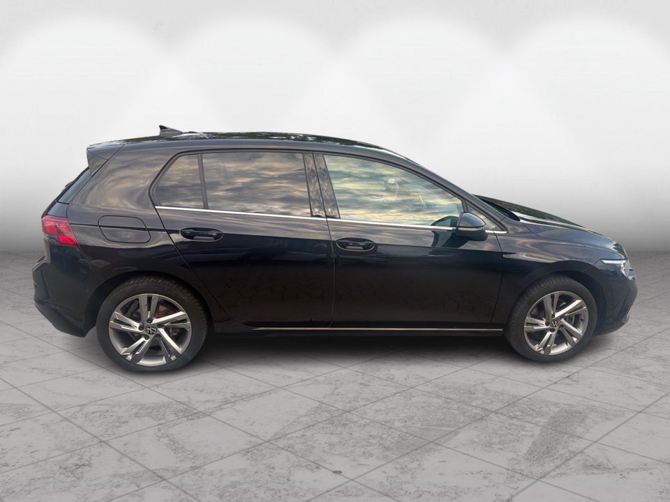VW Golf VIII 1,4 eHybrid DSG 5d