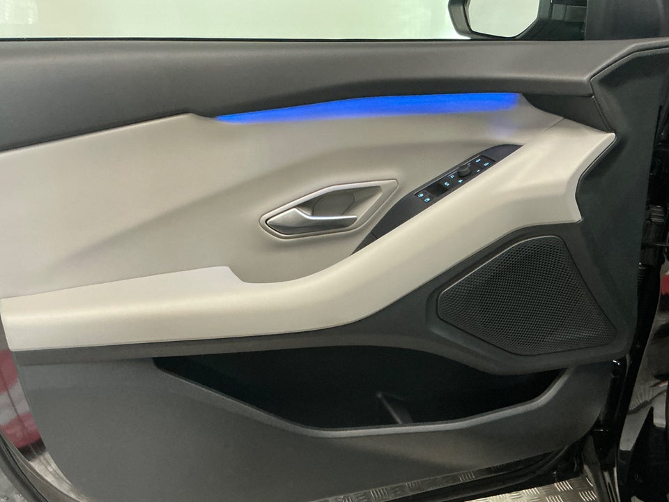 Ford Explorer 77 Premium Extended Range 5d