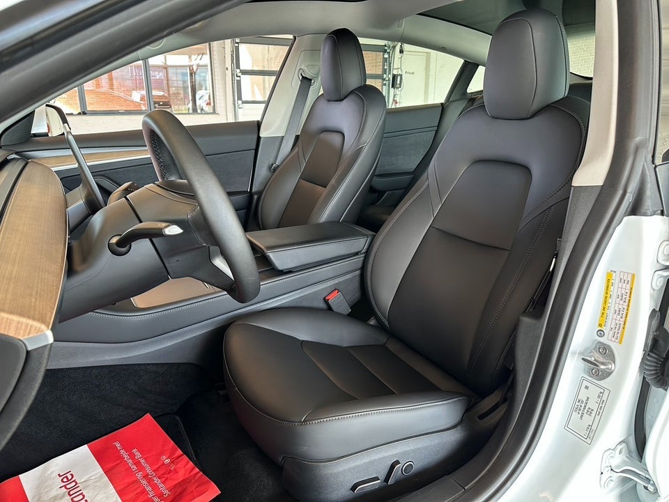 Tesla Model 3 Standard Range+ RWD 4d