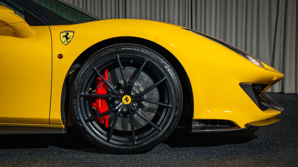 Ferrari 488 Pista 3,9 DCT 2d
