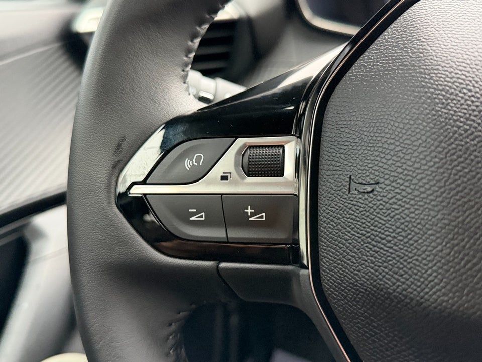 Peugeot e-2008 50 Style 5d