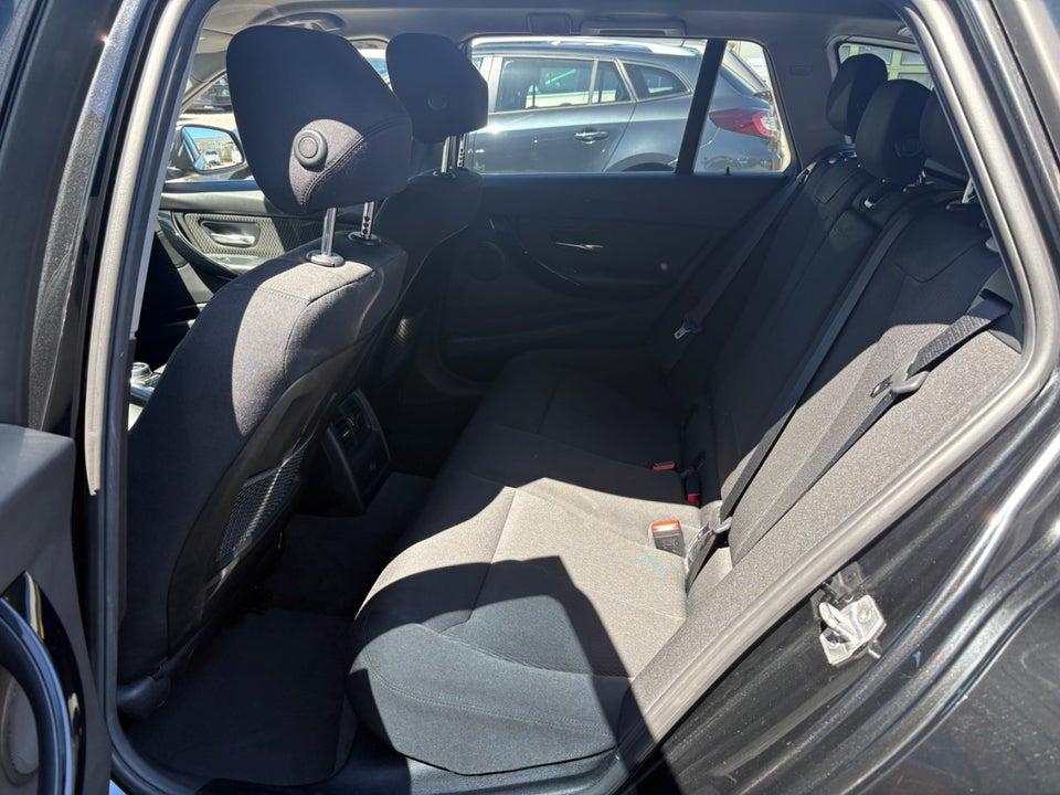 BMW 320i 2,0 Touring aut. 5d