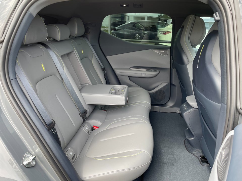 Lynk & Co 02 More 5d