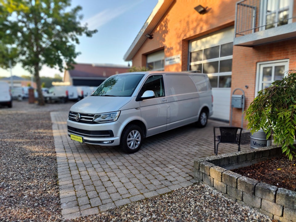 VW Transporter 2,0 TDi 150 Kassevogn DSG lang