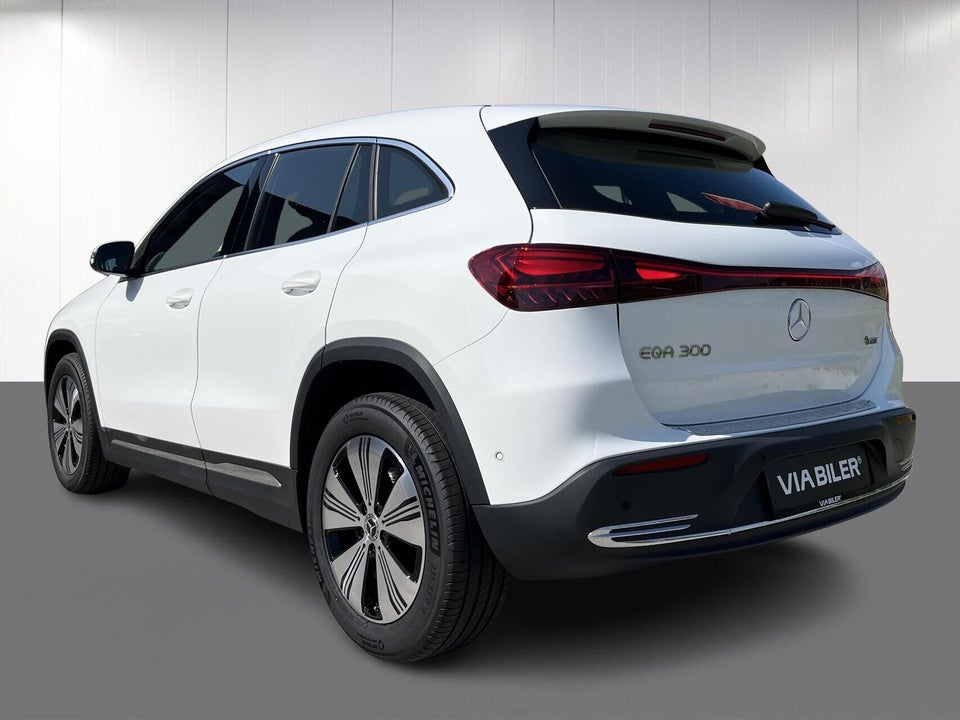 Mercedes EQA300 4Matic 5d