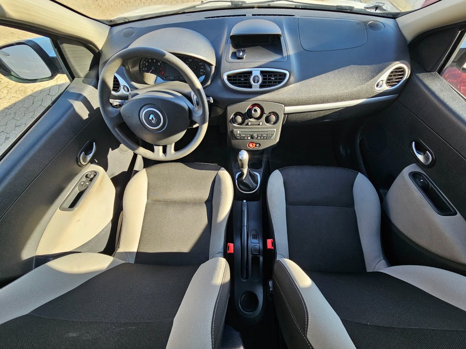 Renault Clio III 1,2 16V Authentique Sport Tourer 5d